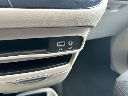 Used 2018 Chrysler Pacifica LX image 33
