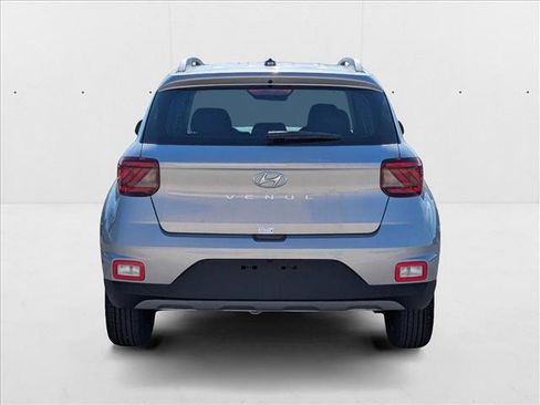 New 2025 Hyundai Venue SEL image 8