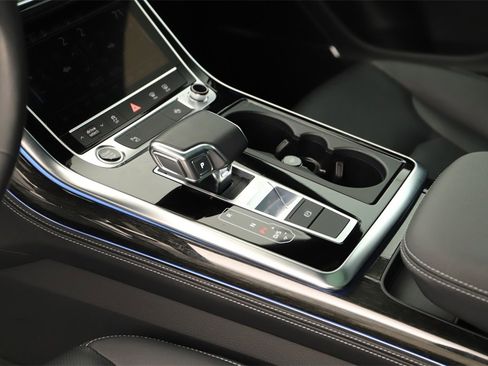 Used 2023 Audi Q8 Premium Plus w/ Premium Plus Package image 17