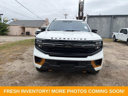 Used 2025 Ford Expedition Tremor AWD/4WD image 2