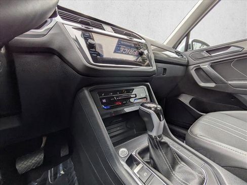 Used 2024 Volkswagen Tiguan SE image 15