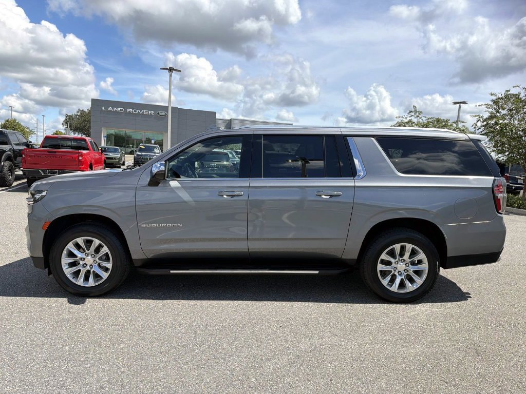 Used 2022 Chevrolet Suburban Premier AWD/4WD image 2