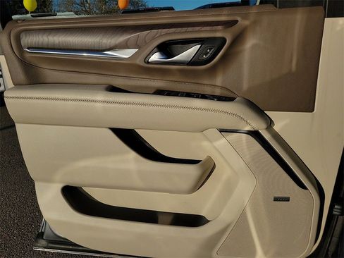 Used 2021 GMC Yukon Denali w/ Denali Premium Package image 18