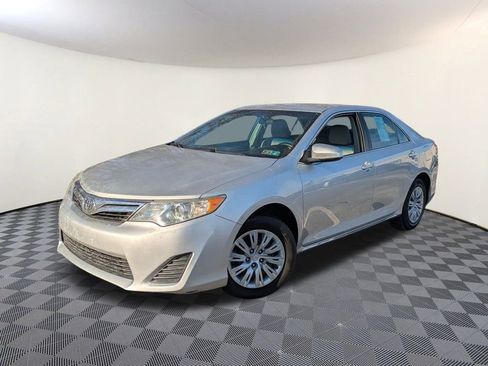 Used 2012 Toyota Camry LE image 1