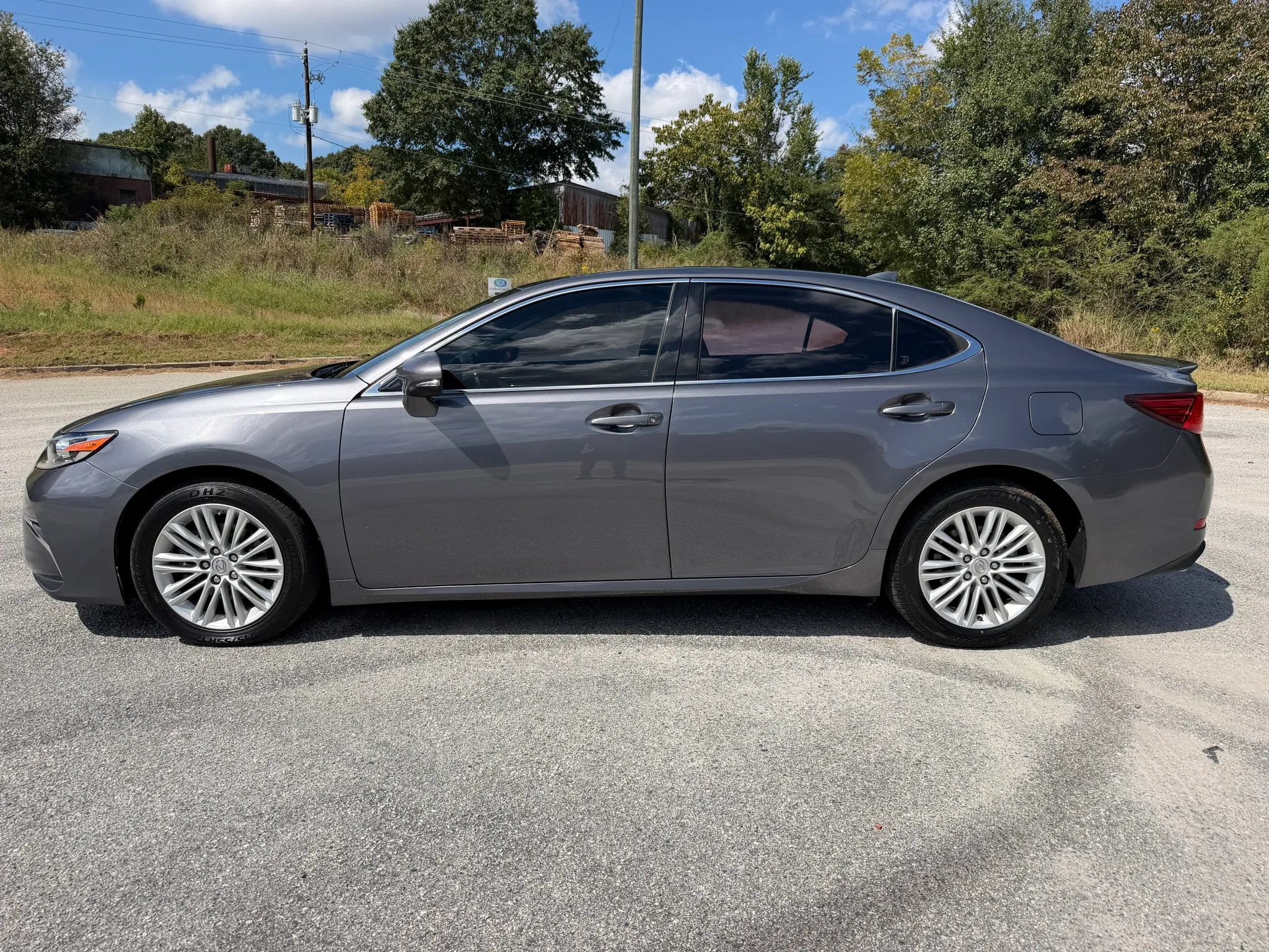Used 2016 Lexus ES 350 w/ Premium Package w/Wood Trim FWD image 2