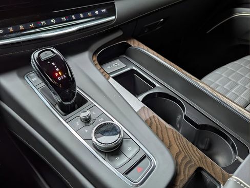 Used 2024 Cadillac Escalade Sport Platinum w/ LPO, ONYX Package image 16