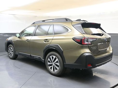 Used 2025 Subaru Outback Premium image 3