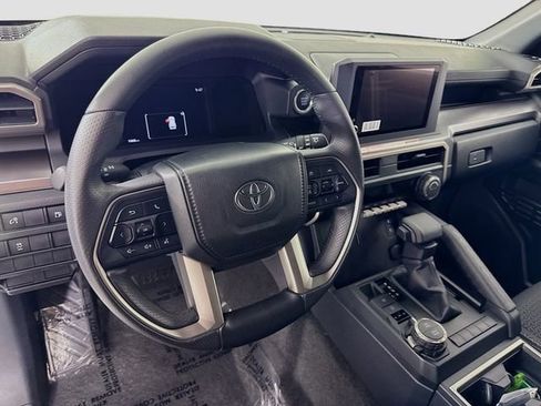 Certified 2025 Toyota 4Runner SR5 AWD/4WD image 9