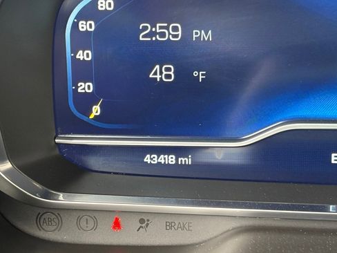 Used 2022 Chevrolet Suburban RST w/ Luxury Package image 16