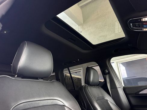 Used 2023 Jeep Grand Cherokee Altitude image 16