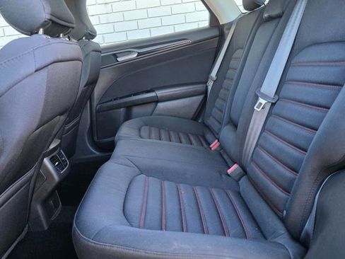 Used 2016 Ford Fusion SE FWD image 12