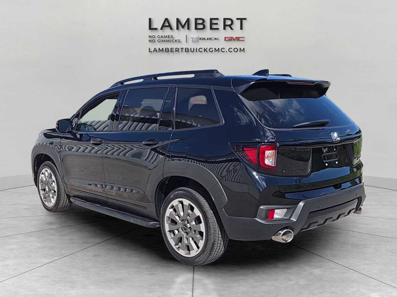 Used 2025 Honda Passport Black Edition image 3