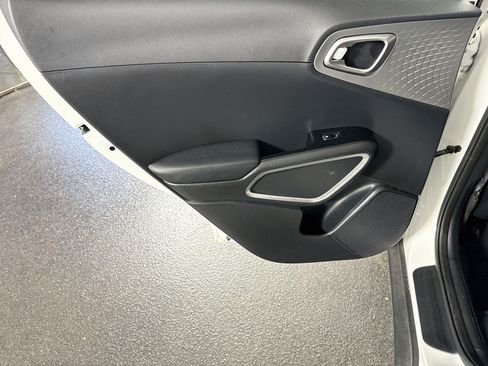 Used 2023 Kia Soul LX w/ LX Technology Package FWD image 25