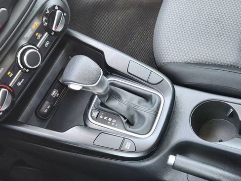 Certified 2025 Kia Soul LX w/ LX Technology Package FWD image 21