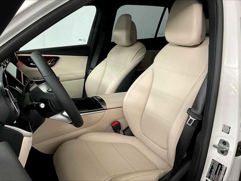 Used 2025 Mercedes-Benz GLC 300 4MATIC image 14