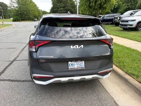 Used 2024 Kia Sportage EX FWD image 5