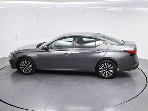 Used 2024 Nissan Altima 2.5 SV FWD image 55