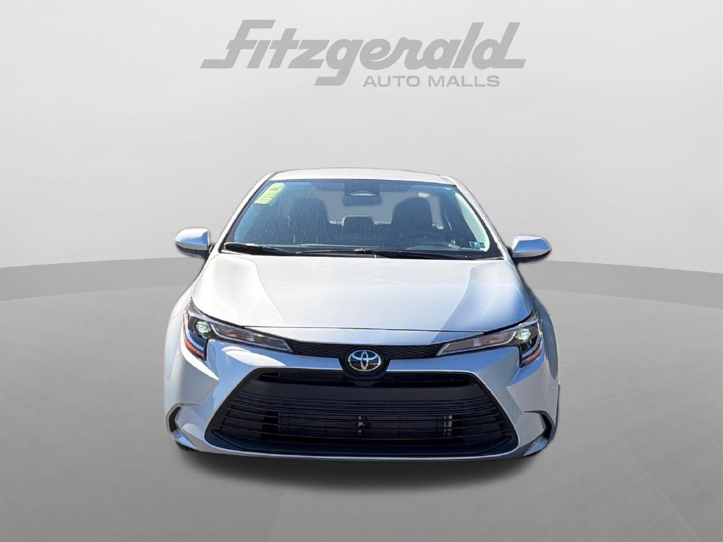 Used 2026 Toyota Corolla LE w/ LE Premium Package FWD image 2
