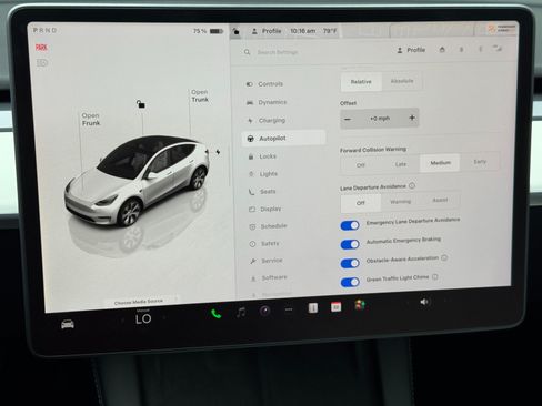 Used 2022 Tesla Model Y Long Range AWD/4WD image 26