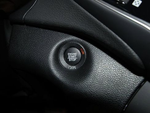 Used 2022 Jeep Cherokee Limited image 12