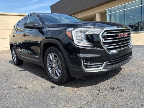 Used 2024 GMC Terrain SLT FWD image 3