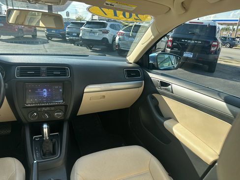 Used 2017 Volkswagen Jetta SE image 21