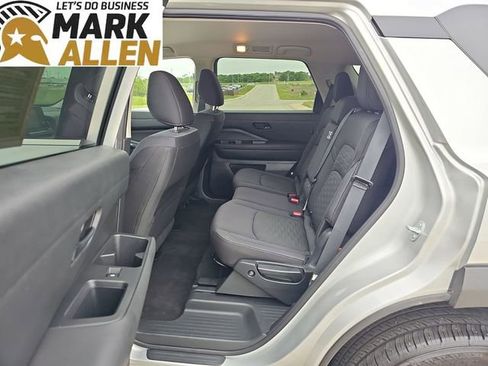 Used 2025 Nissan Pathfinder SV FWD image 24