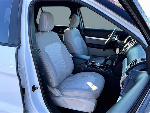 Used 2018 Ford Explorer Base image 7