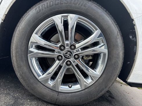 Used 2021 Toyota Sienna XSE w/ XSE Plus Package image 4