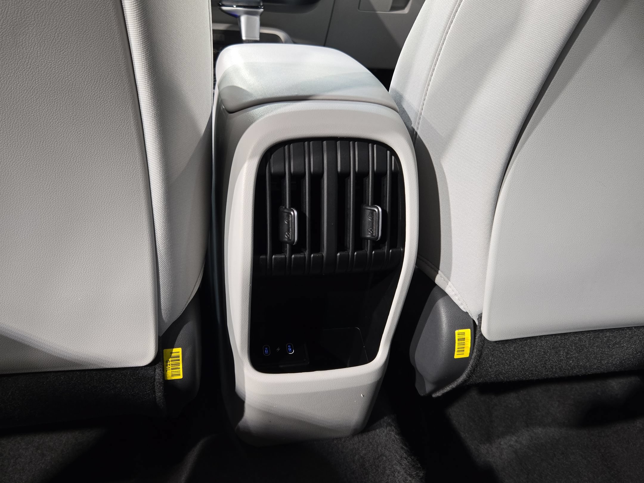 Used 2025 Hyundai Kona SEL FWD image 36