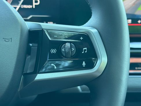 Used 2025 BMW i5 xDrive40 w/ Executive Package image 32