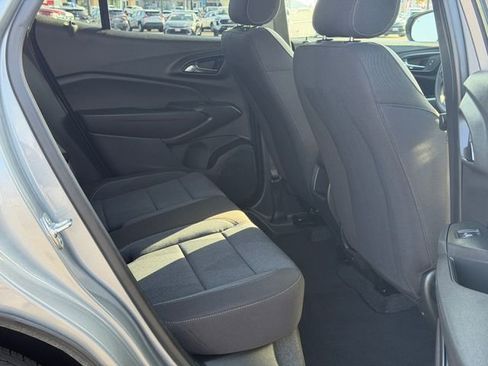 Used 2025 Chevrolet Trax LS w/ LS Convenience Package FWD image 18