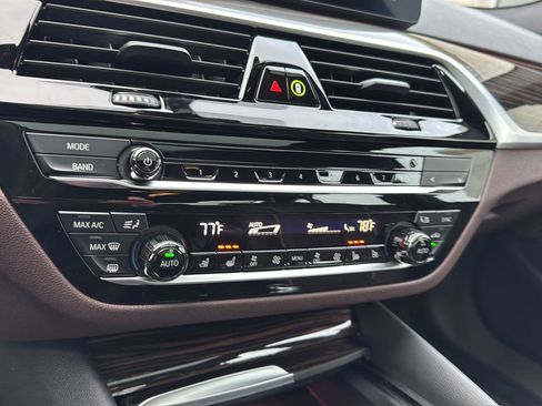 Used 2022 BMW 530i w/ Executive Package image 22