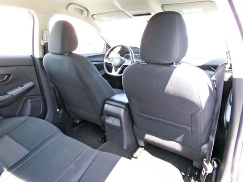 Used 2025 Nissan Sentra SV FWD image 14