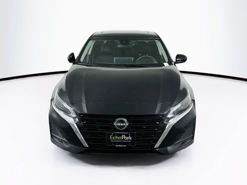 Used 2024 Nissan Altima 2.5 SV w/ SV Premium Package AWD/4WD image 2
