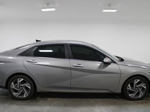 Used 2024 Hyundai Elantra SEL w/ Convenience Package image 11