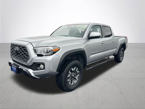 Used 2022 Toyota Tacoma TRD Off-Road image 2