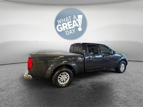 Used 2015 Nissan Frontier SV image 3