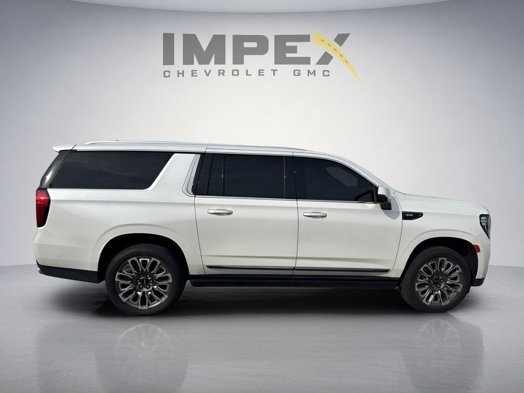 Used 2023 GMC Yukon XL Denali Ultimate AWD/4WD image 6