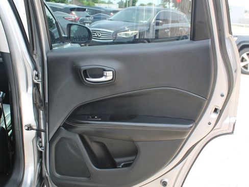 Used 2018 Jeep Compass Latitude w/ Popular Equipment Group AWD/4WD image 19