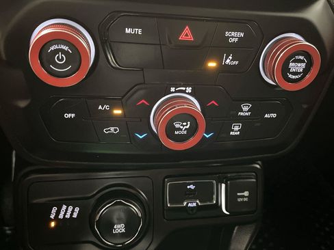 Used 2022 Jeep Renegade Sport w/ Sport Appearance Group AWD/4WD image 19