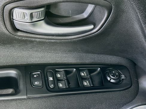 Used 2021 Jeep Renegade Sport FWD image 15