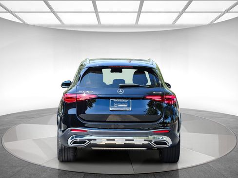New 2025 Mercedes-Benz GLC 300 4MATIC image 3