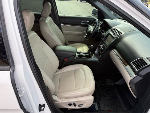 Used 2018 Ford Explorer Limited w/ Equipment Group 301A AWD/4WD image 22