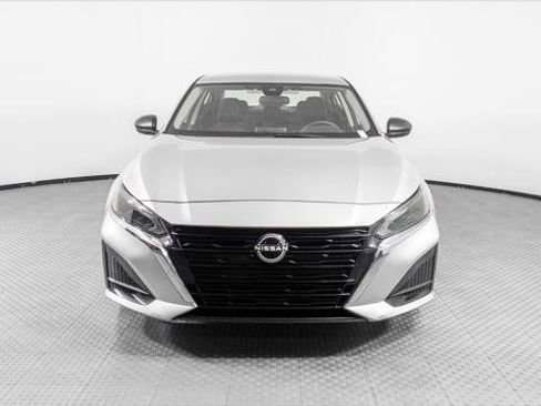 Used 2024 Nissan Altima 2.5 SV FWD image 11