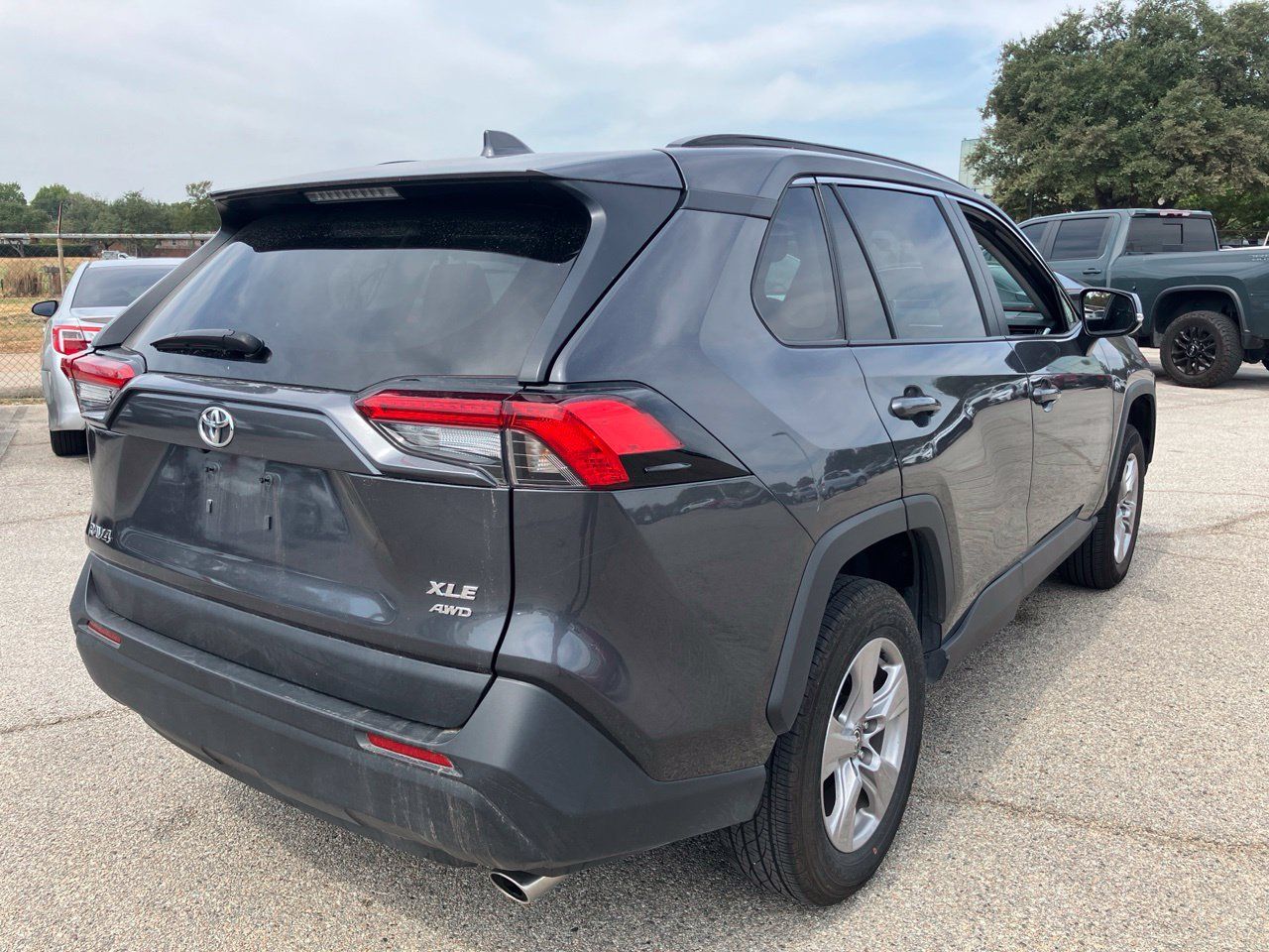 Used 2025 Toyota RAV4 XLE AWD/4WD image 4