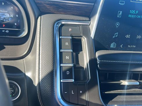 Used 2024 Chevrolet Suburban Premier image 58