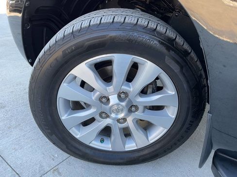 Used 2018 Toyota Sequoia Platinum image 65