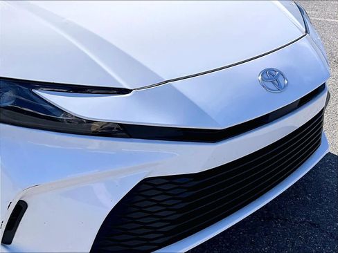 Used 2025 Toyota Camry SE image 32