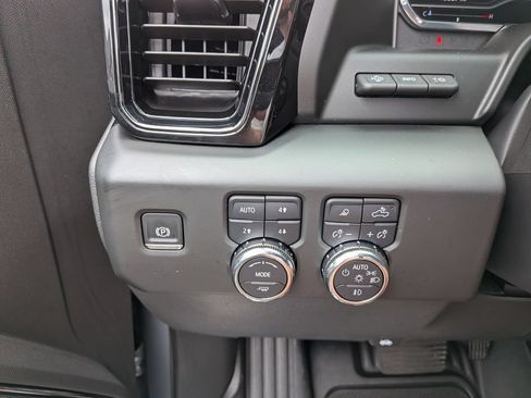 Used 2025 GMC Sierra 1500 AT4 w/ AT4 Premium Package AWD/4WD image 11